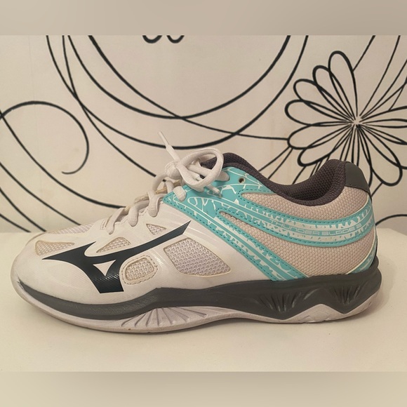 Mizuno volleyball shoes. Size US female 6.5. White/grey/blue - Picture 10 of 12